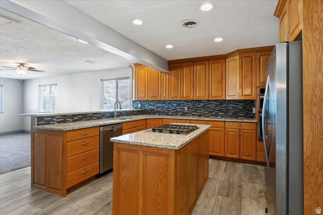 1541 E LONE PEAK DR, Holladay, UT 84117