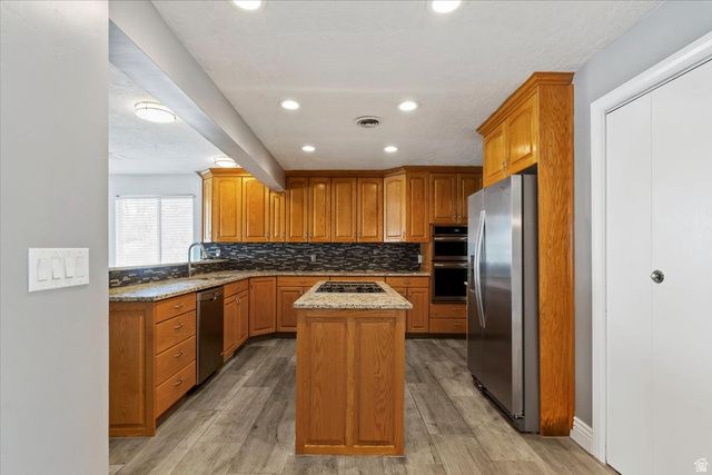 1541 E LONE PEAK DR, Holladay, UT 84117