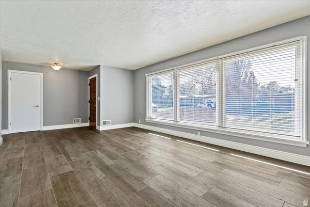 1541 E LONE PEAK DR, Holladay, UT 84117