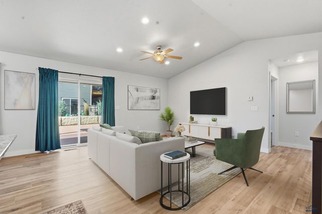 627 COPPERFIELD DR, Rapid City, SD 57703