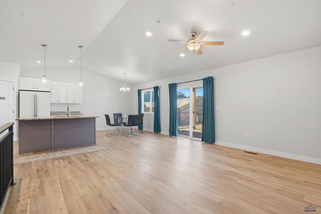 627 COPPERFIELD DR, Rapid City, SD 57703