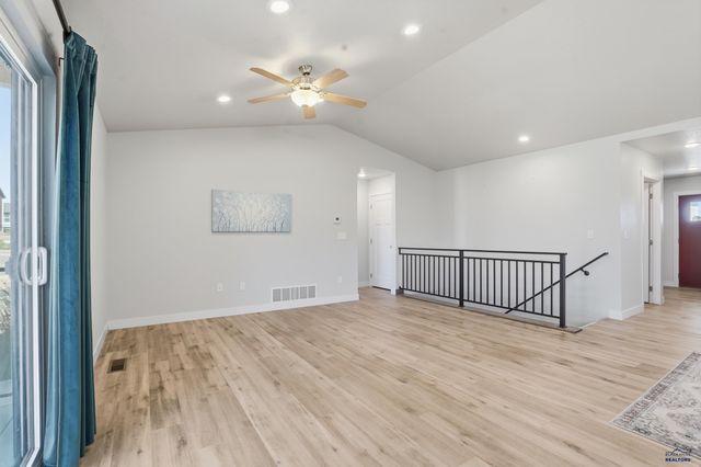 627 COPPERFIELD DR, Rapid City, SD 57703