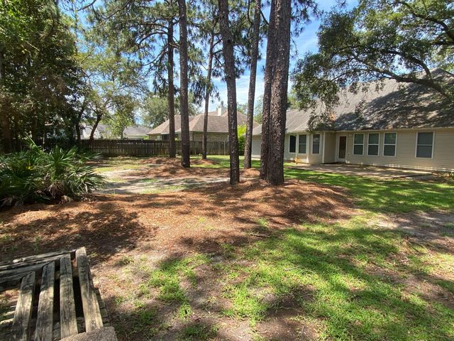 64 Hampton Circle, Niceville, FL 32578