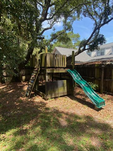 64 Hampton Circle, Niceville, FL 32578