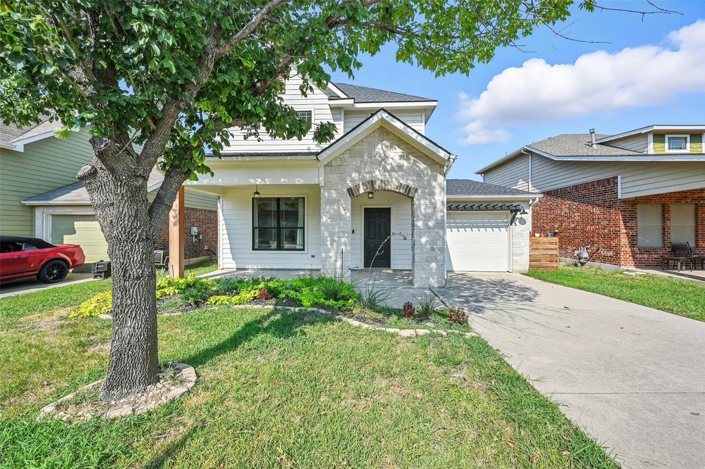 7245 Silver City Drive, Fort Worth, TX 76179