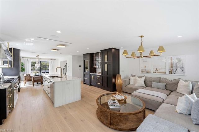 1355 4th ST S, Naples, FL 34102