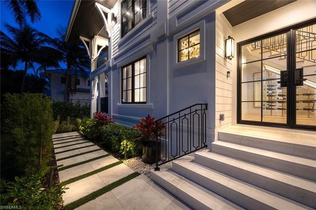 1355 4th ST S, Naples, FL 34102