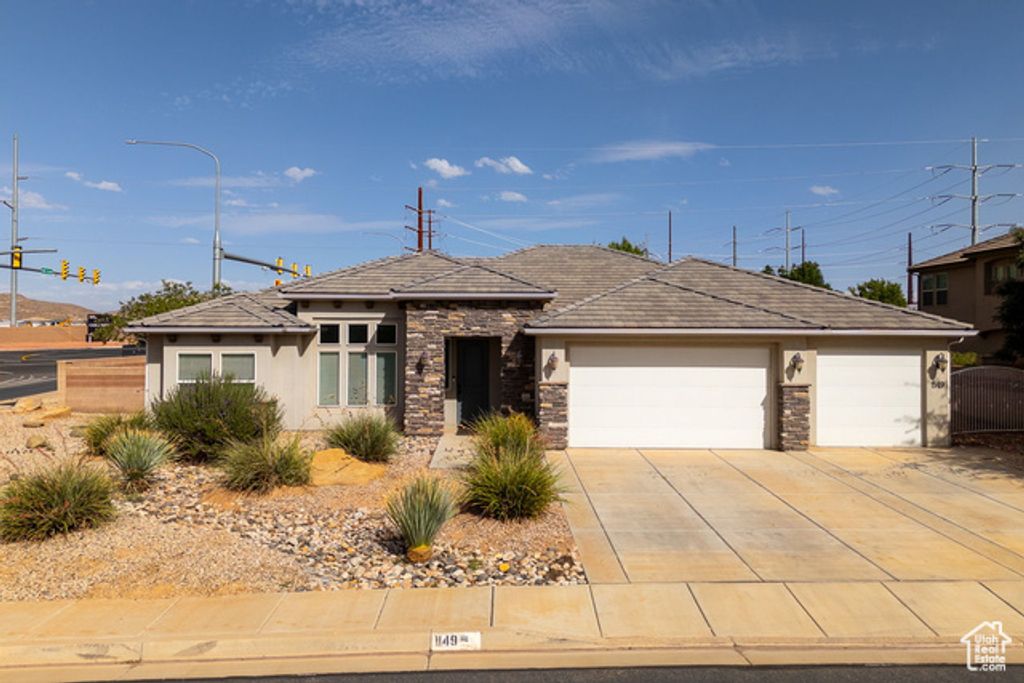 Image 3 of property listing at 1149 S 2970 E, St. George, UT 84790