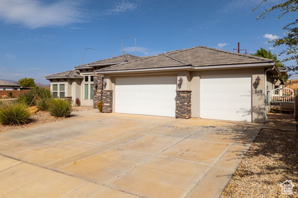 Image 4 of property listing at 1149 S 2970 E, St. George, UT 84790