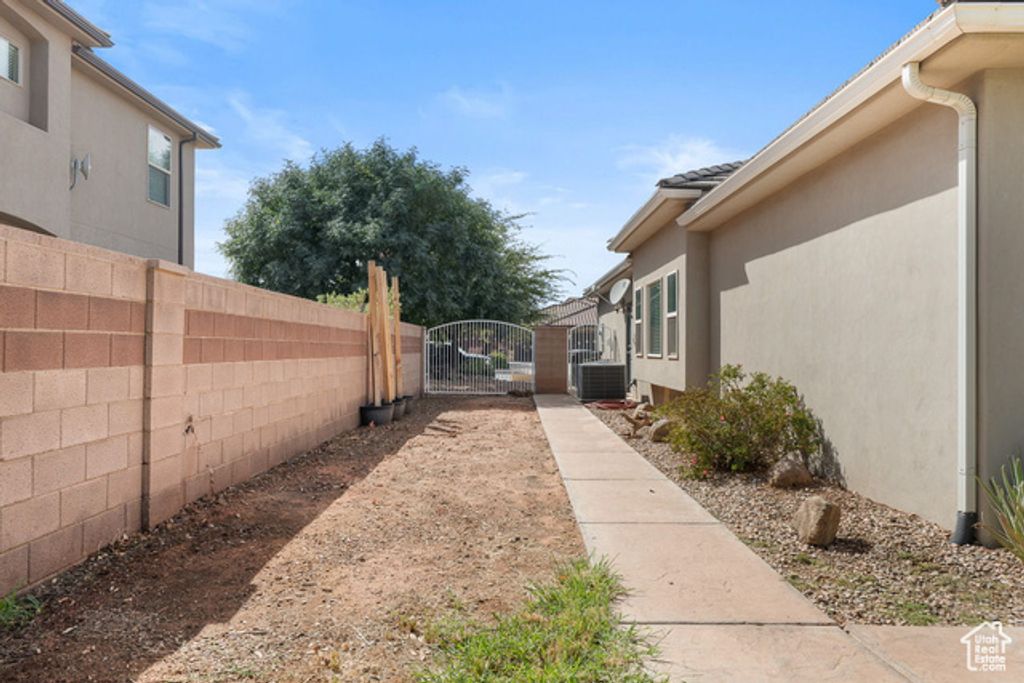 Image 31 of property listing at 1149 S 2970 E, St. George, UT 84790