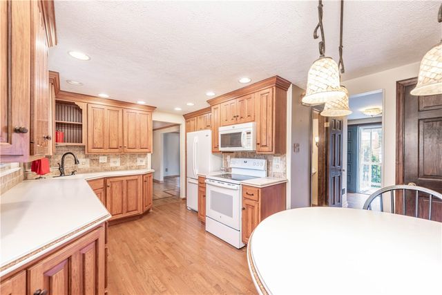 6077 Great Dane Drive, Bethel Park, PA 15102