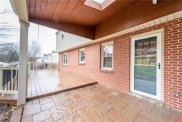 6077 Great Dane Drive, Bethel Park, PA 15102