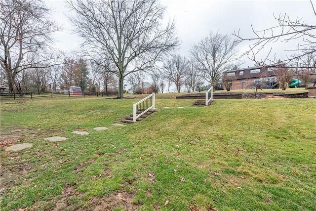 6077 Great Dane Drive, Bethel Park, PA 15102