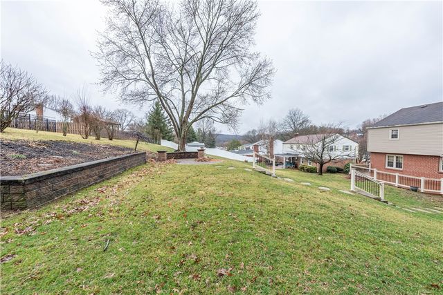 6077 Great Dane Drive, Bethel Park, PA 15102