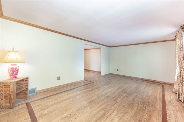 6077 Great Dane Drive, Bethel Park, PA 15102