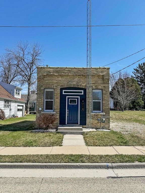 118 Makenick Street, Fox Lake, WI 53933