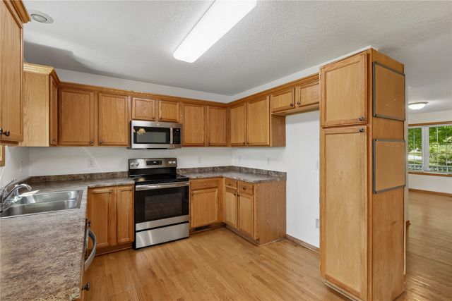 6914 Aubrey Court, Johnston, IA 50131
