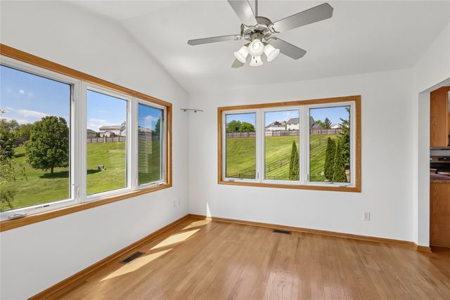 6914 Aubrey Court, Johnston, IA 50131