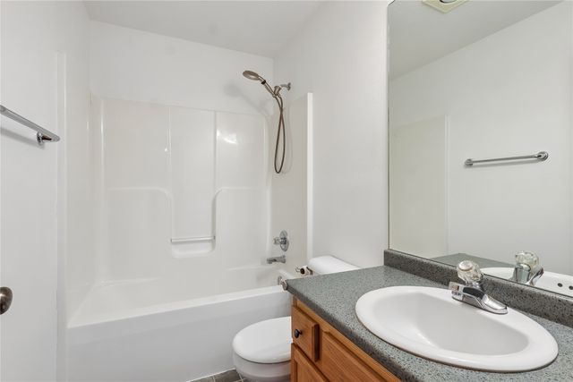 6914 Aubrey Court, Johnston, IA 50131