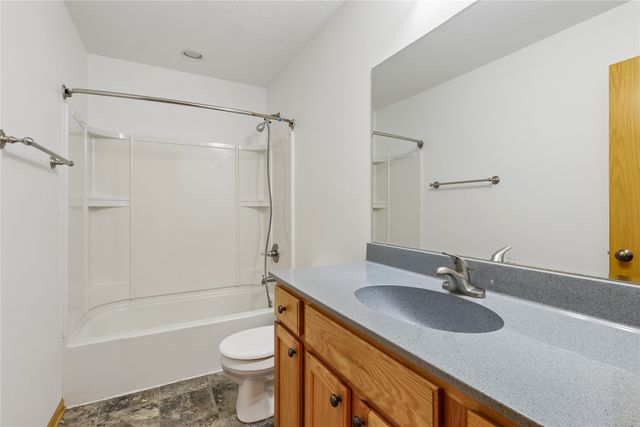 6914 Aubrey Court, Johnston, IA 50131