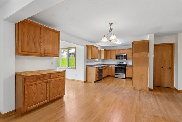 6914 Aubrey Court, Johnston, IA 50131