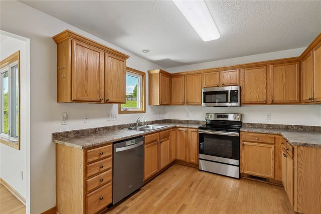 6914 Aubrey Court, Johnston, IA 50131