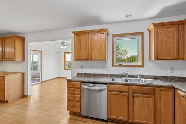 6914 Aubrey Court, Johnston, IA 50131