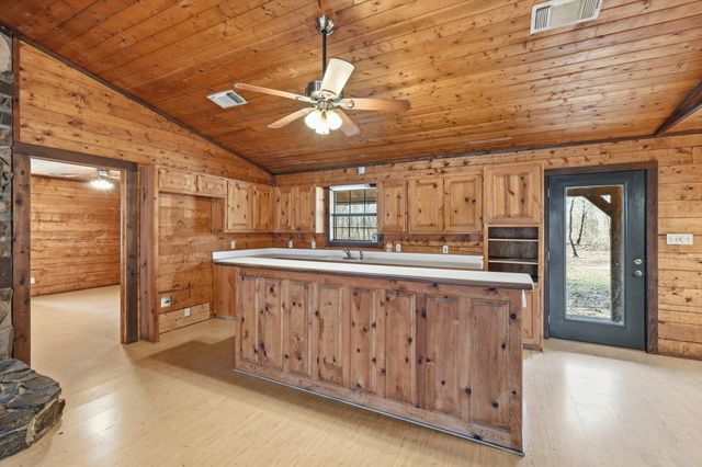 504 Windsor Lane, Springtown, TX 76082