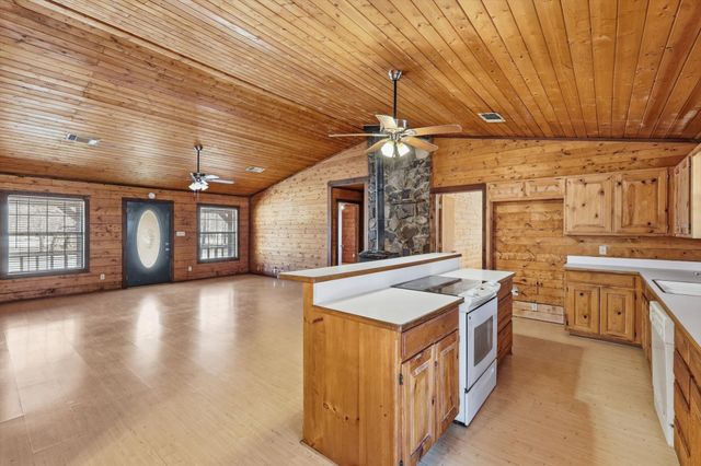 504 Windsor Lane, Springtown, TX 76082