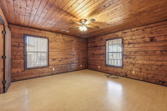 504 Windsor Lane, Springtown, TX 76082