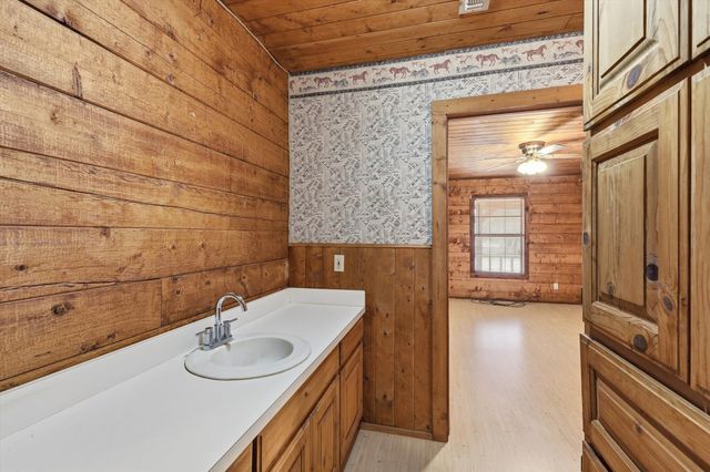 504 Windsor Lane, Springtown, TX 76082