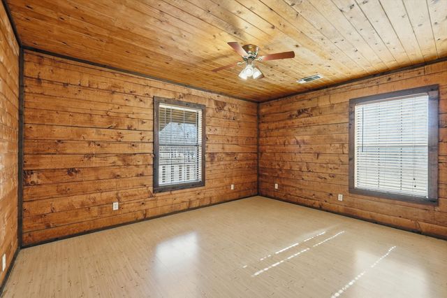 504 Windsor Lane, Springtown, TX 76082