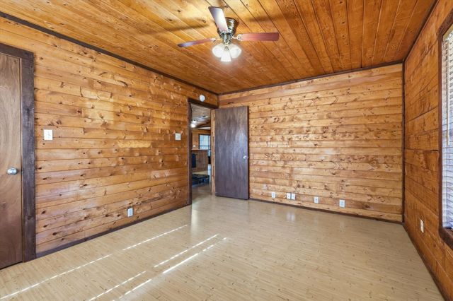 504 Windsor Lane, Springtown, TX 76082