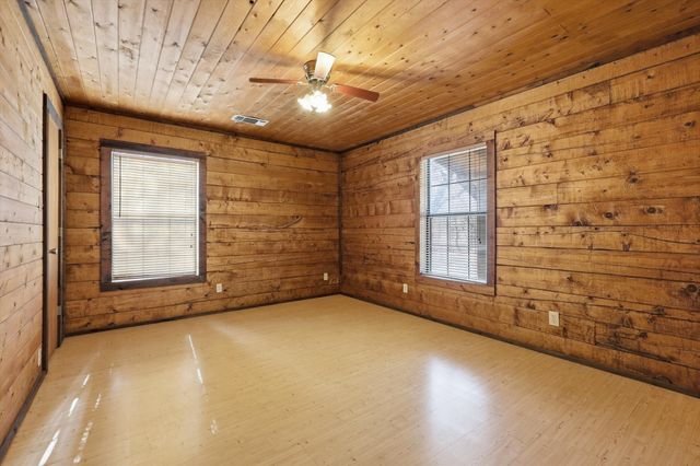 504 Windsor Lane, Springtown, TX 76082