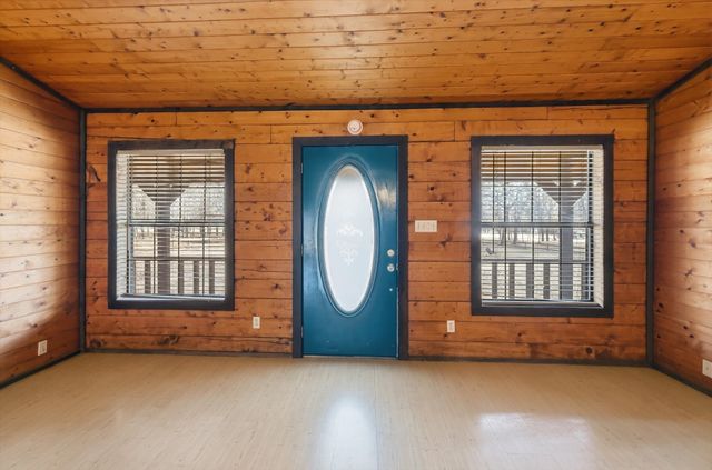 504 Windsor Lane, Springtown, TX 76082