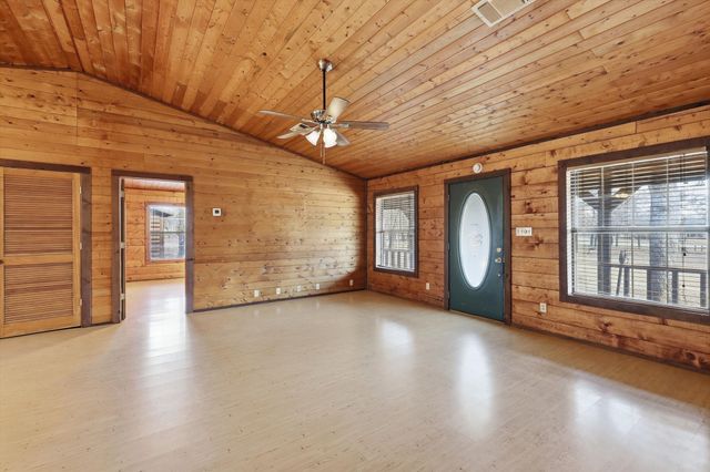 504 Windsor Lane, Springtown, TX 76082