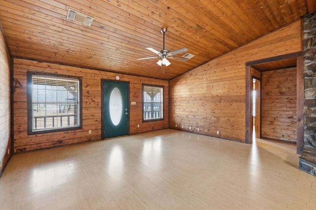 504 Windsor Lane, Springtown, TX 76082