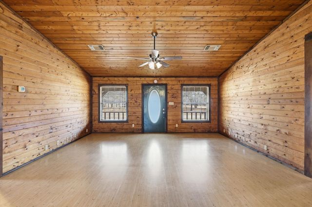 504 Windsor Lane, Springtown, TX 76082