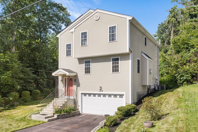 10 Egan Ave, Worcester, MA 01604