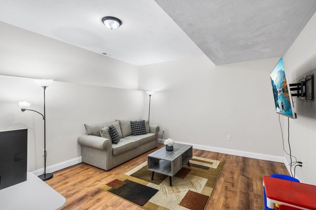 10 Egan Ave, Worcester, MA 01604