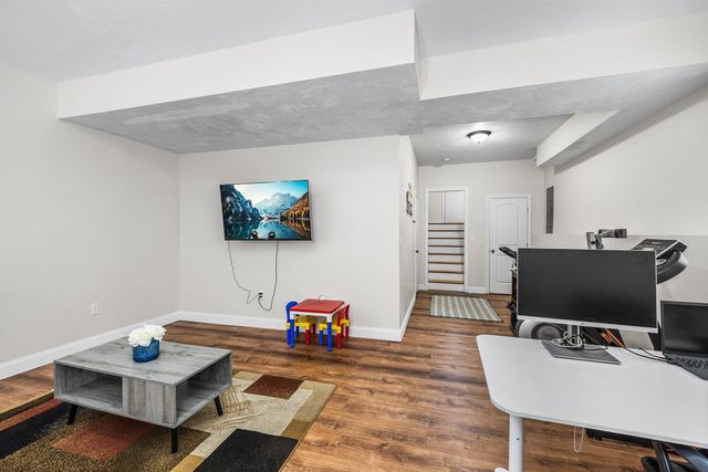 10 Egan Ave, Worcester, MA 01604