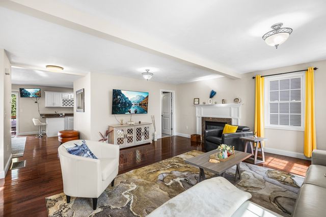 10 Egan Ave, Worcester, MA 01604