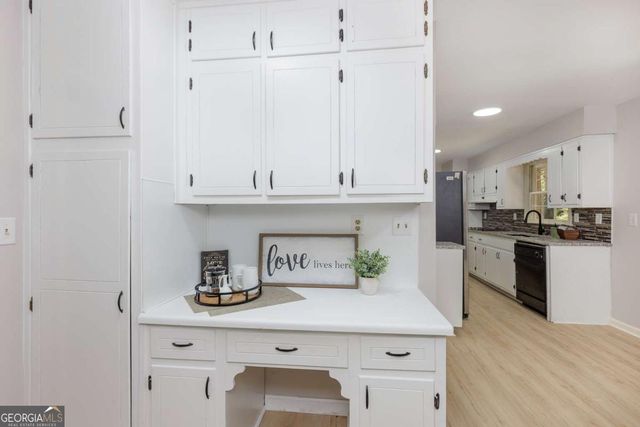 383 Ben Avenue SW, Lilburn, GA 30047