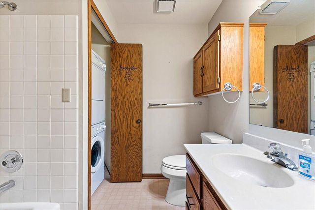 4035 Victoria Street N 110, Shoreview, MN 55126