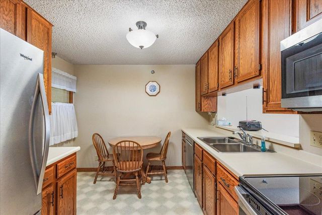 4035 Victoria Street N 110, Shoreview, MN 55126