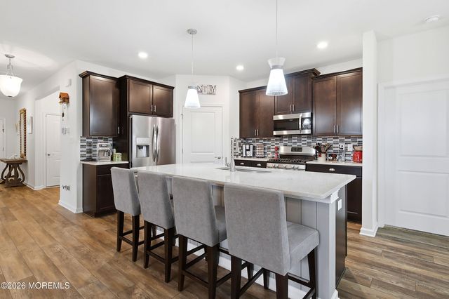 4 Otter Circle, Barnegat, NJ 08005