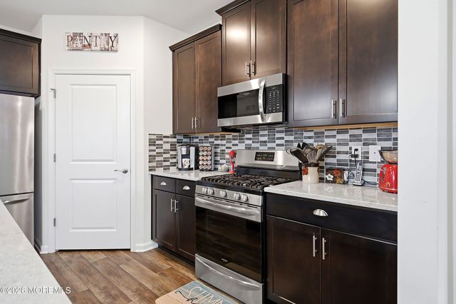 4 Otter Circle, Barnegat, NJ 08005