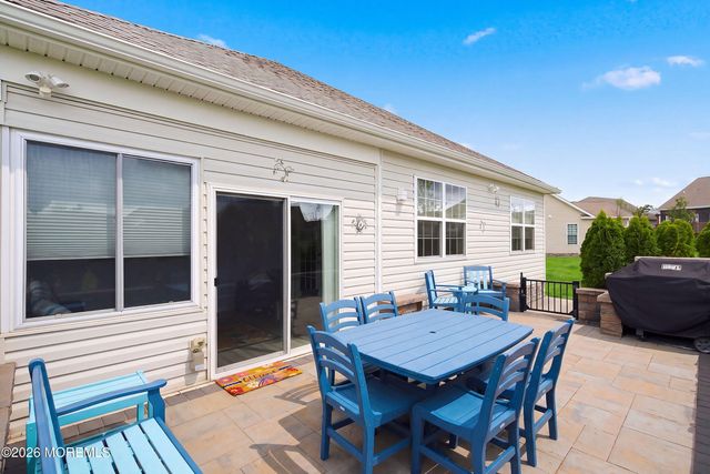 4 Otter Circle, Barnegat, NJ 08005