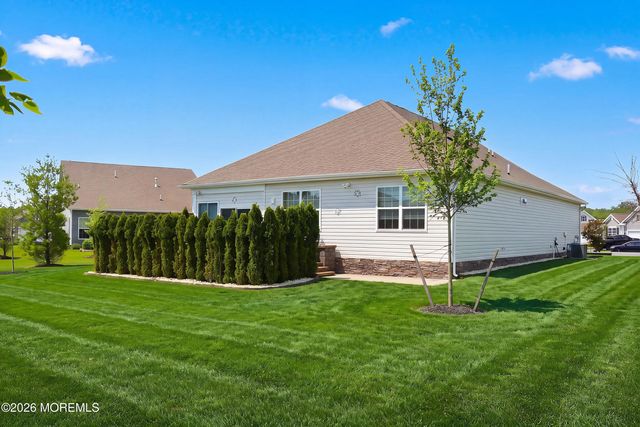 4 Otter Circle, Barnegat, NJ 08005