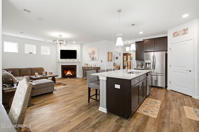 4 Otter Circle, Barnegat, NJ 08005